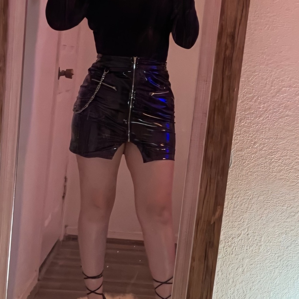 black skirt
